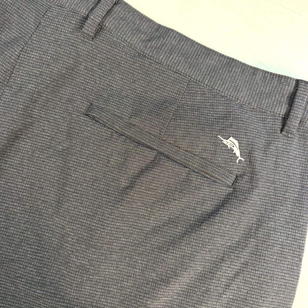 Tommy Bahama Shorts Mens 42 x 8 Gray Textured Performance Zipper Pocket EUC